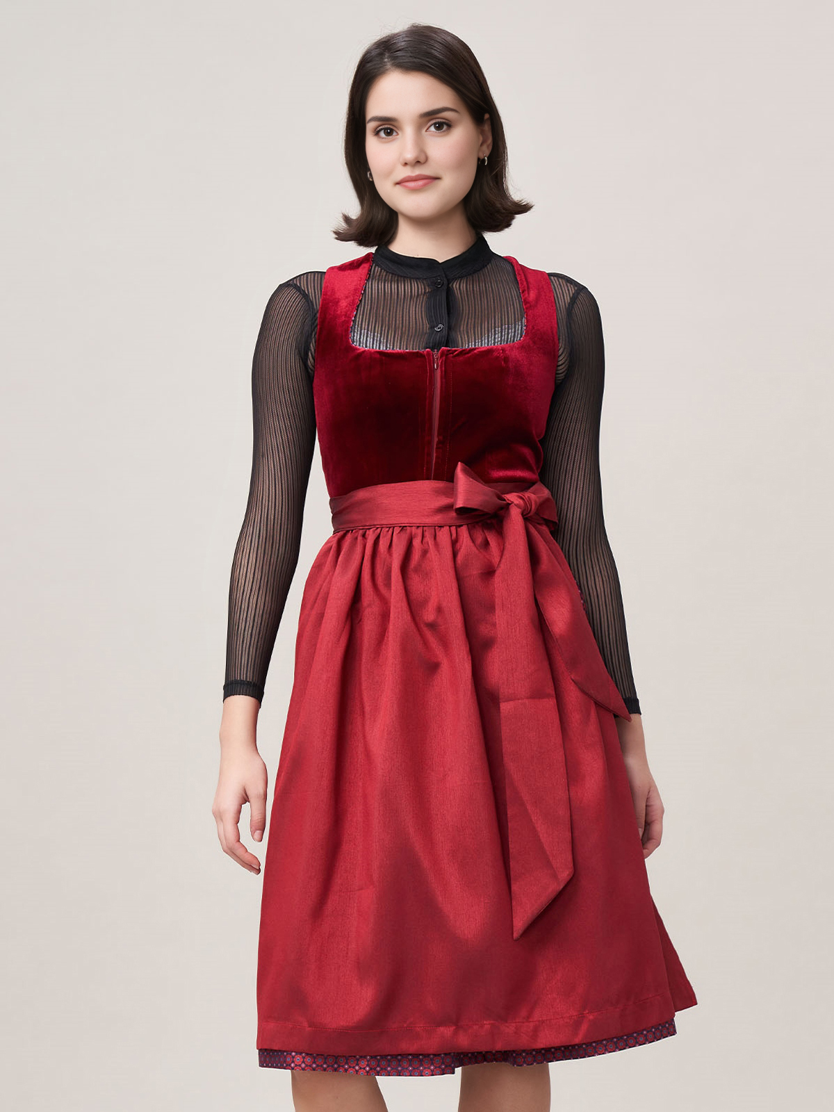 Moderne rote Dirndlbluse mit Samtapplikationen