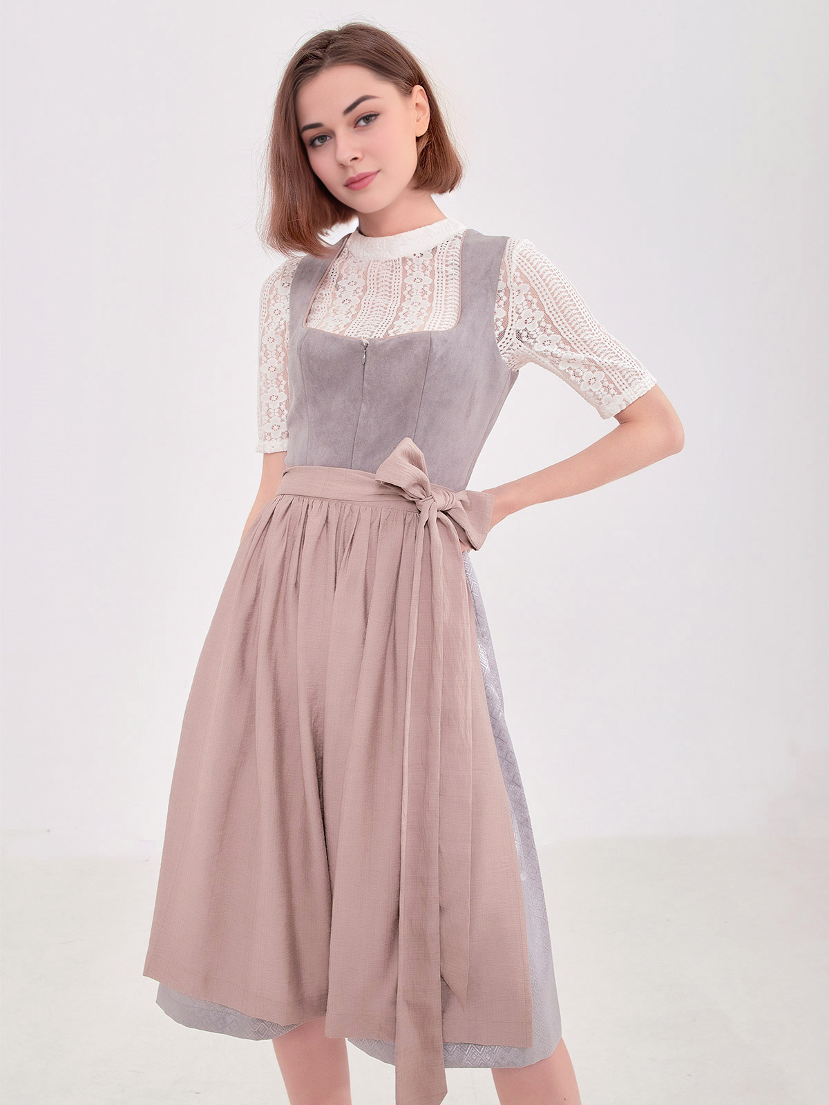 Modernes Dirndl in Grau