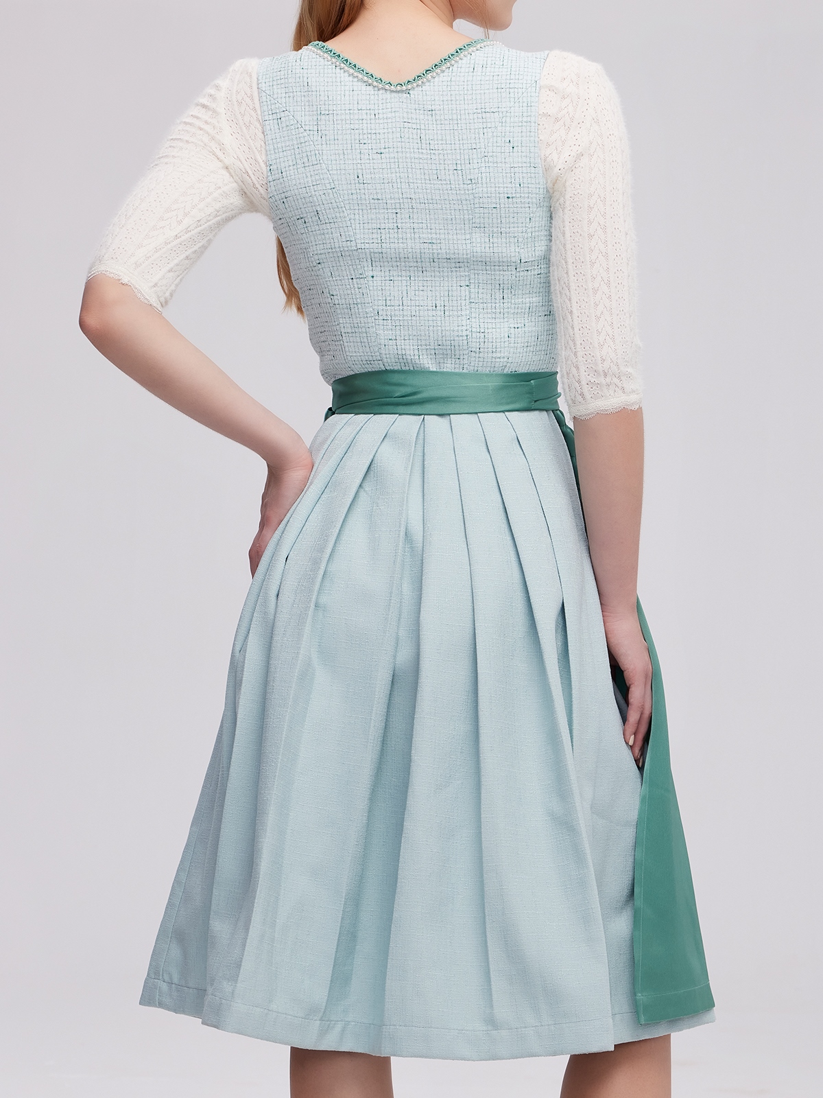 Modernes Dirndl in Braun und Beige