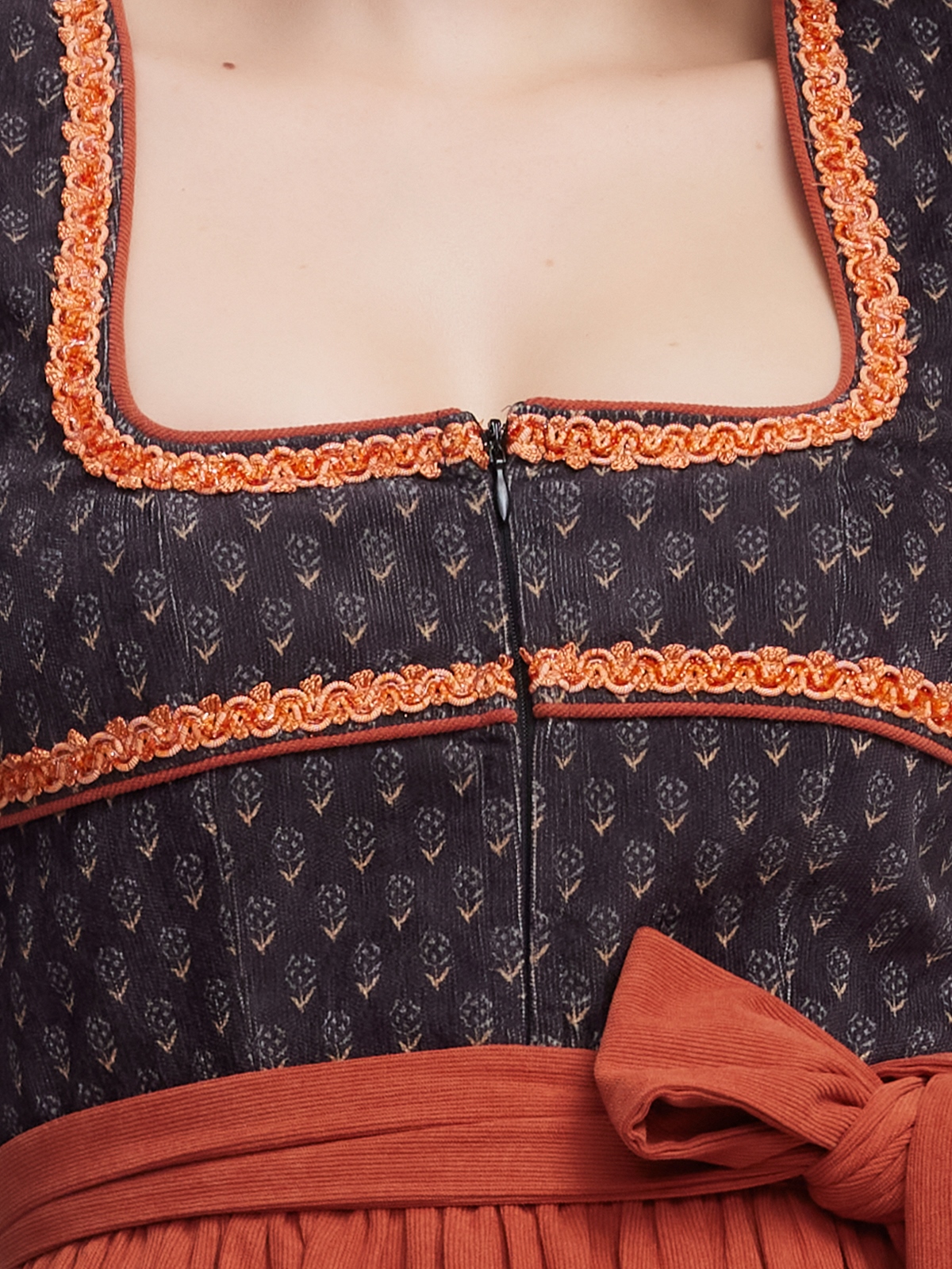 Dirndl in Schwarz – zeitlos und elegant