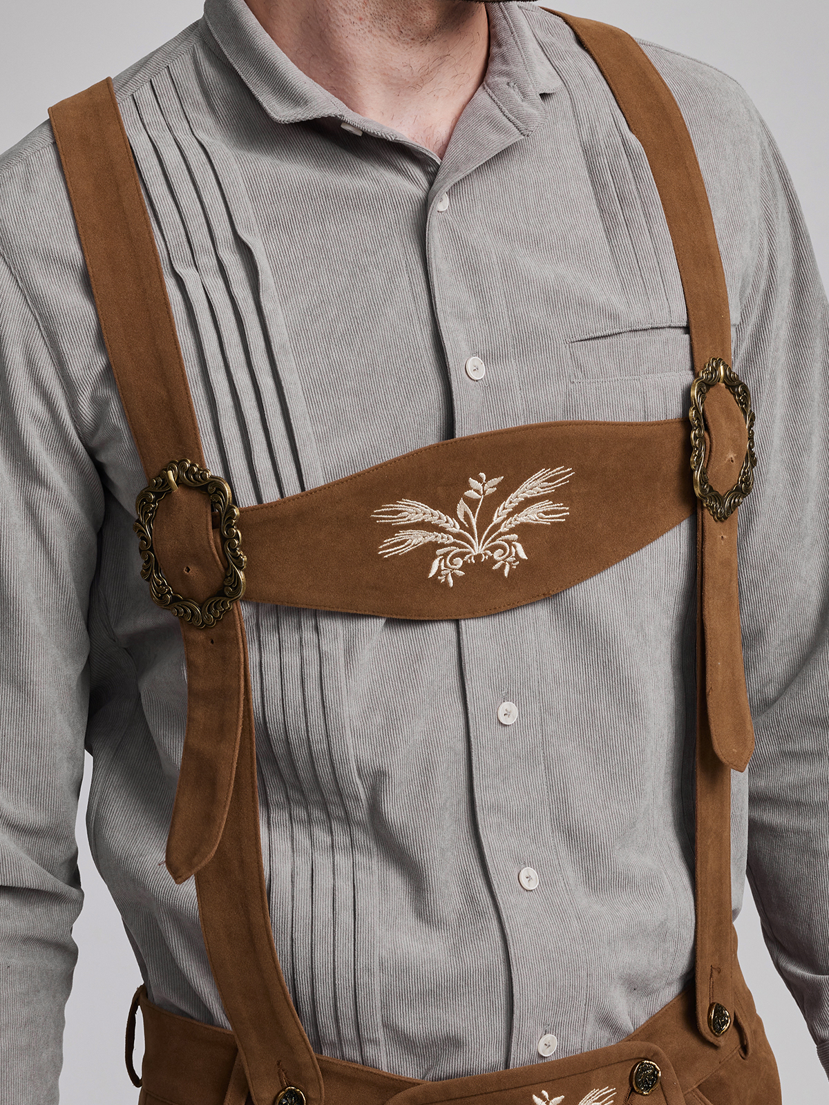 Traditionelles Dirndl in Dunkelgrün