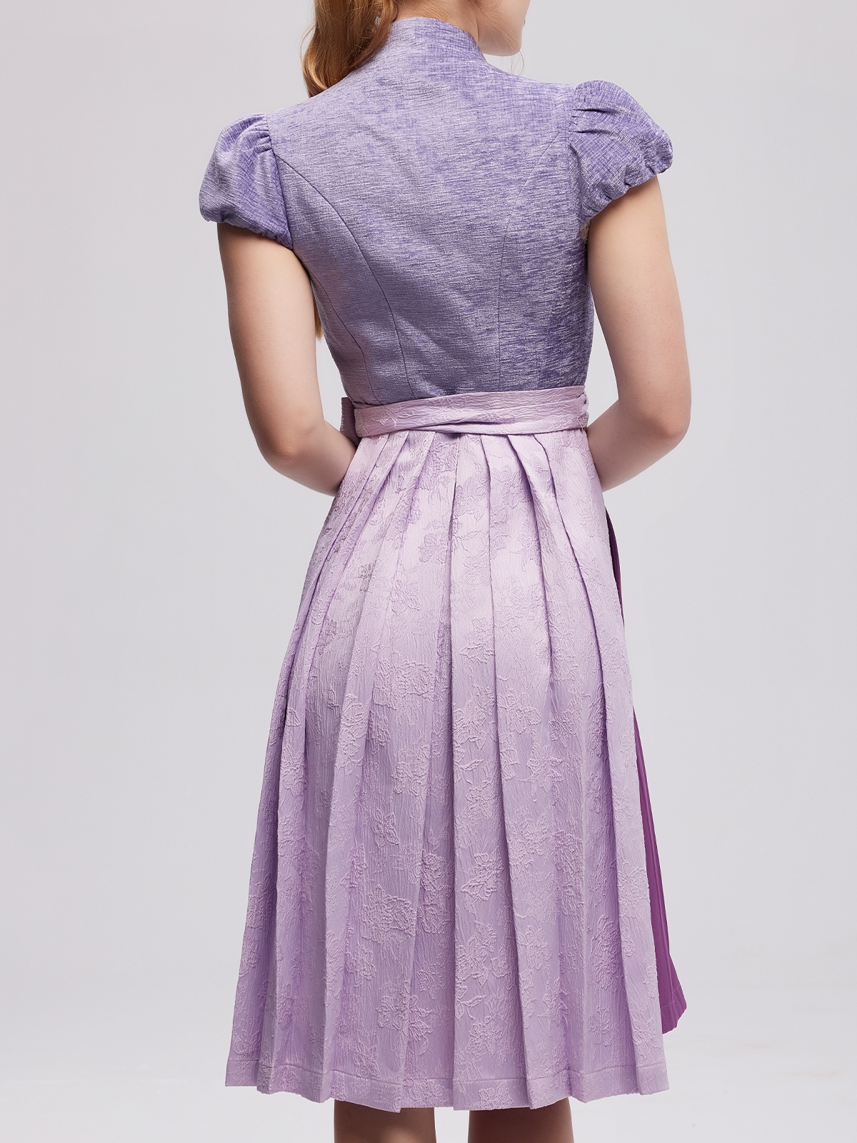Dirndl in Lila – feminin und stilvoll