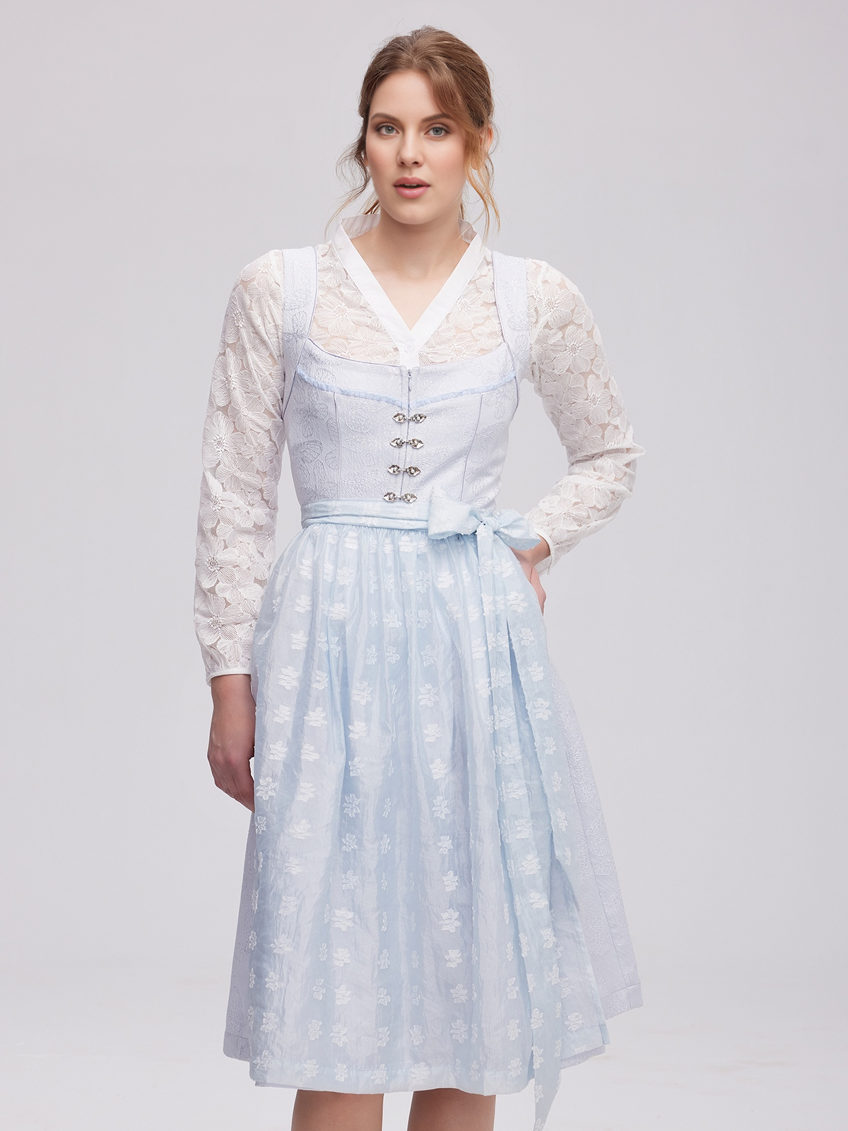 Trachtenrock mit Bluse in Blau