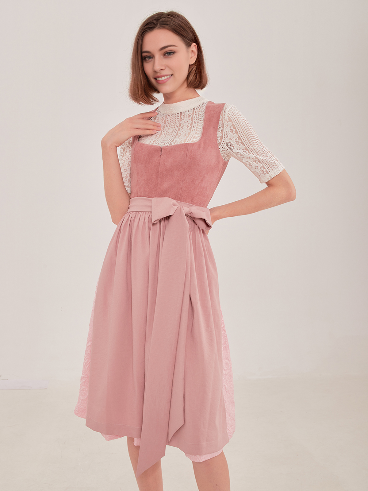 Dirndl in Rosa – feminin und stilvoll