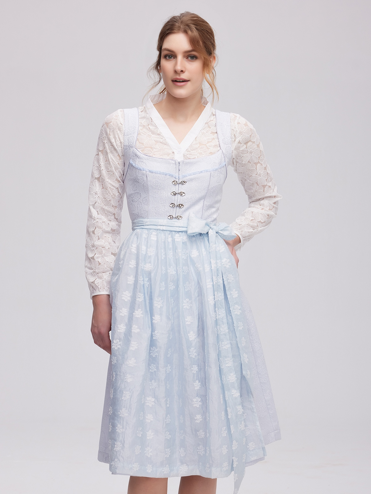 Modernes Dirndl in Blau