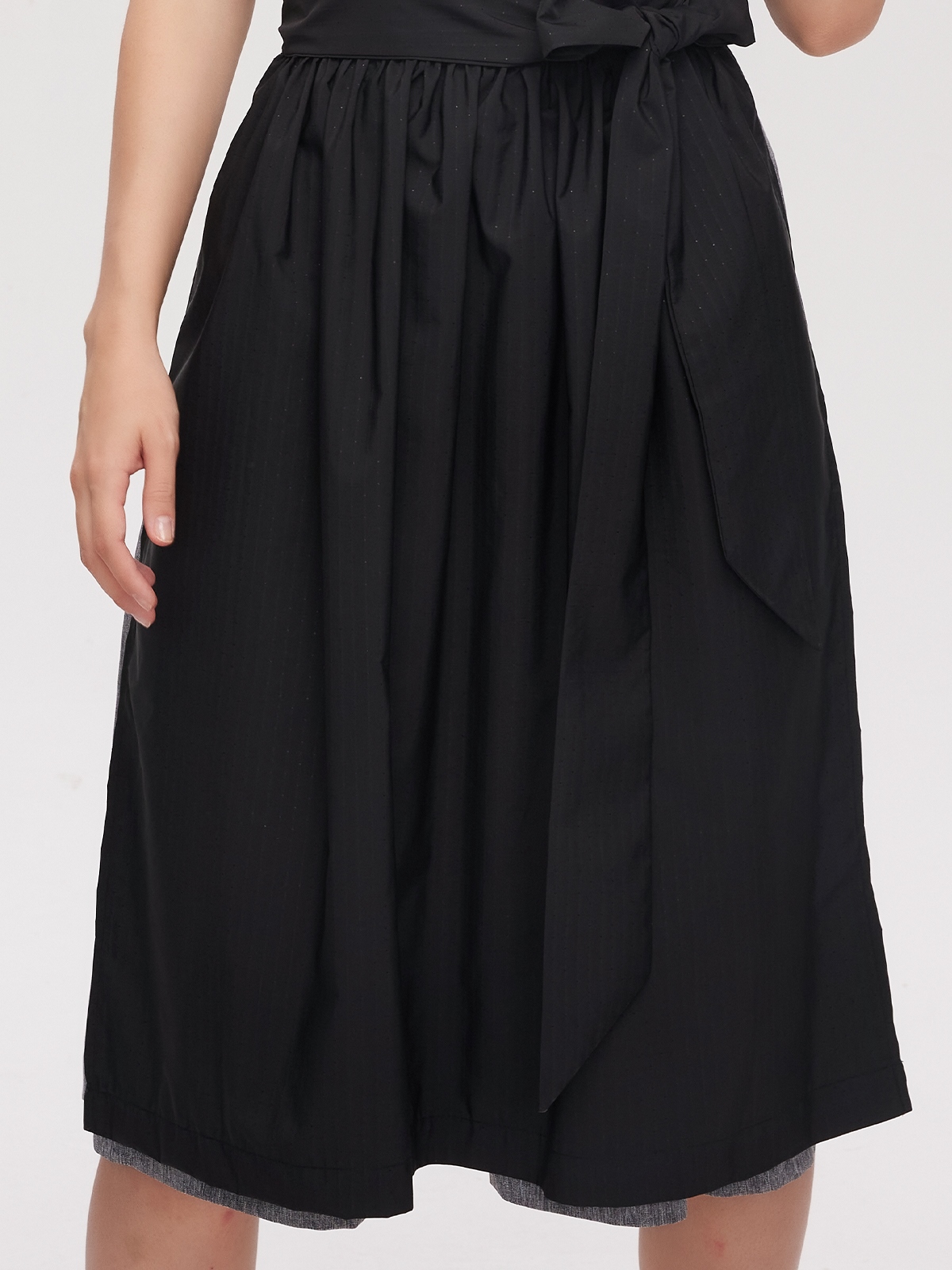 Dirndl in Schwarz mit modernem Schnitt