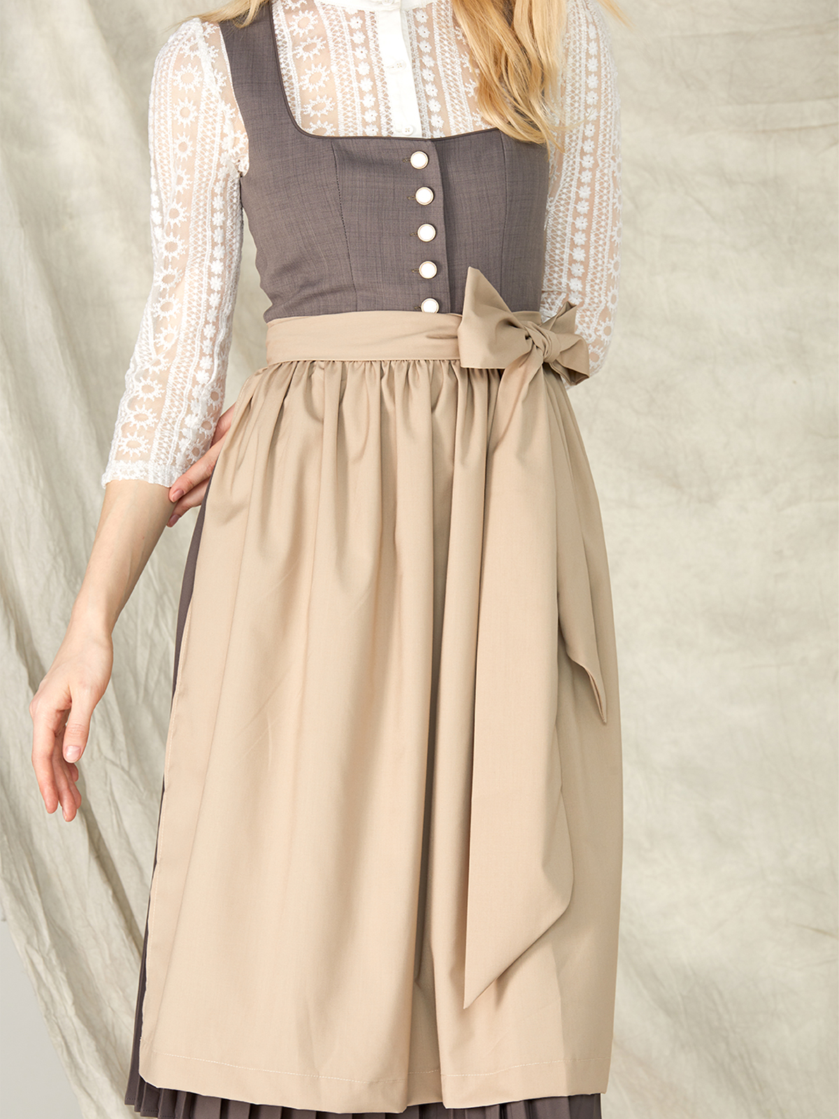 Dirndl Monochrom in Grau