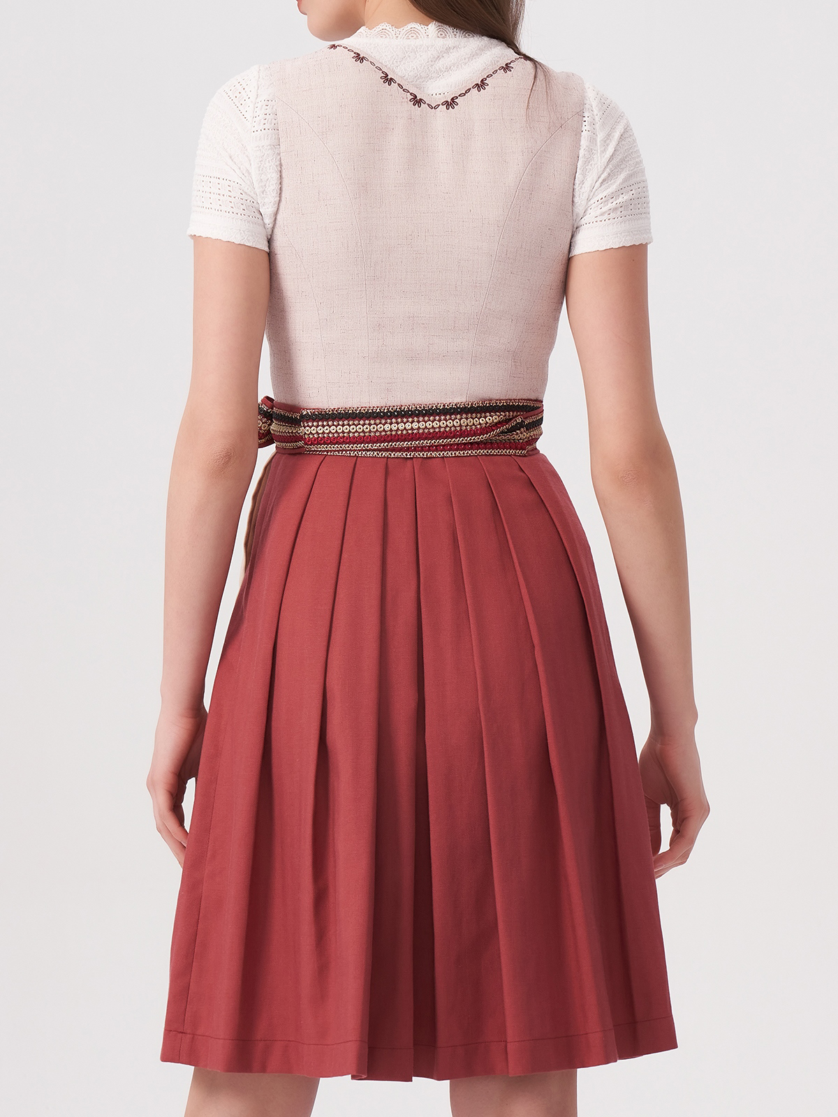 Rot-schwarzes Dirndl mit floralen Details