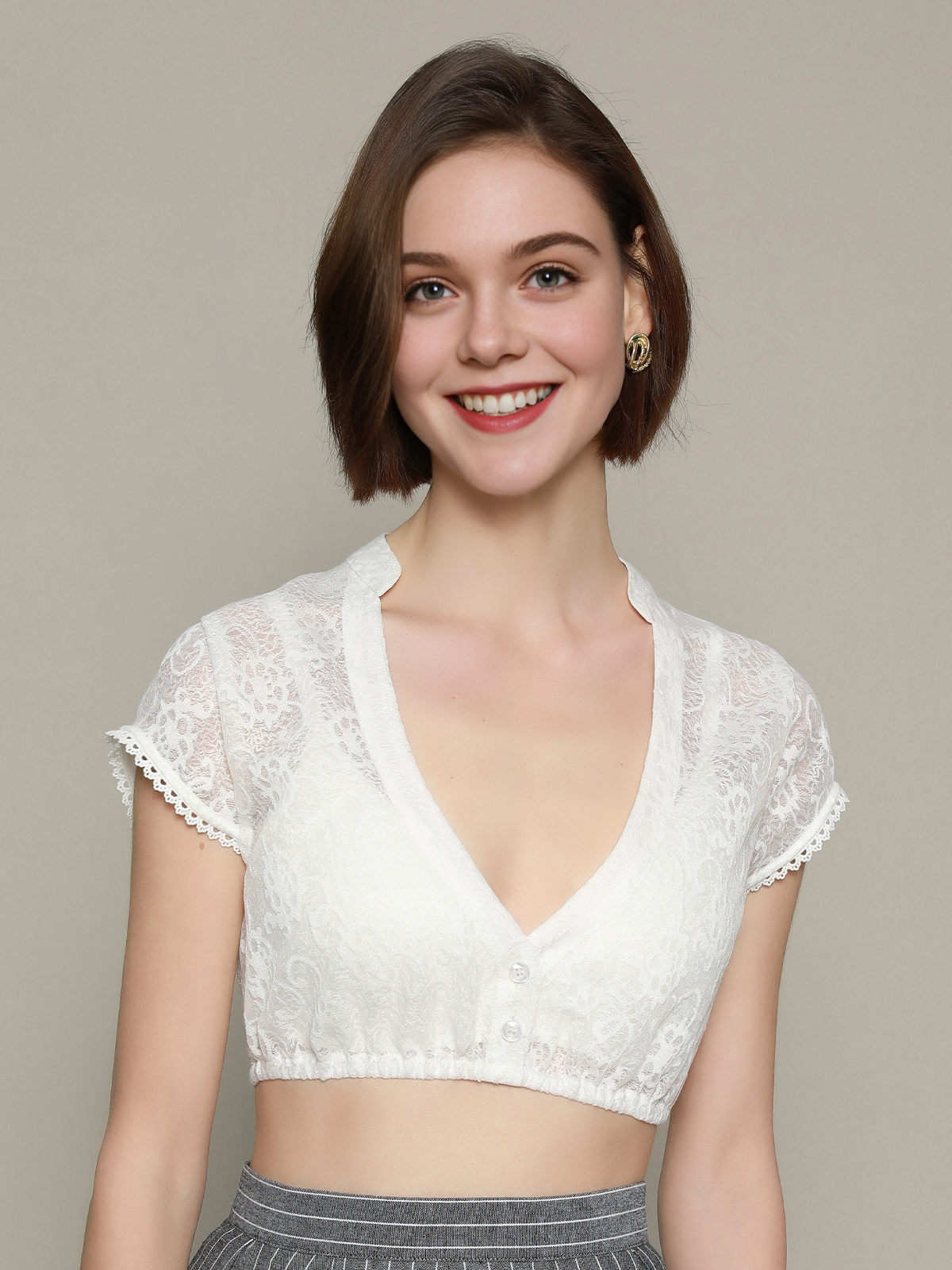 Ein klassisches weißes Dirndlbluse mit grünem Dirndl – ein zeitloser Look