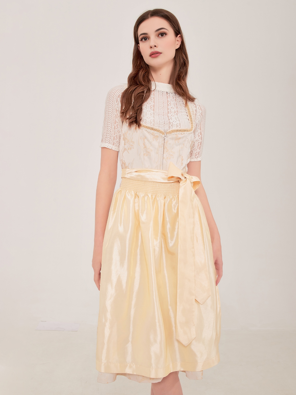 Dirndl in Beige mit gelber Schürze