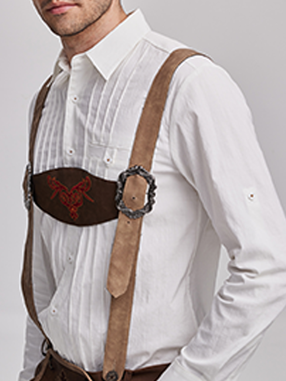 Dirndl in Braun mit traditioneller Stickerei