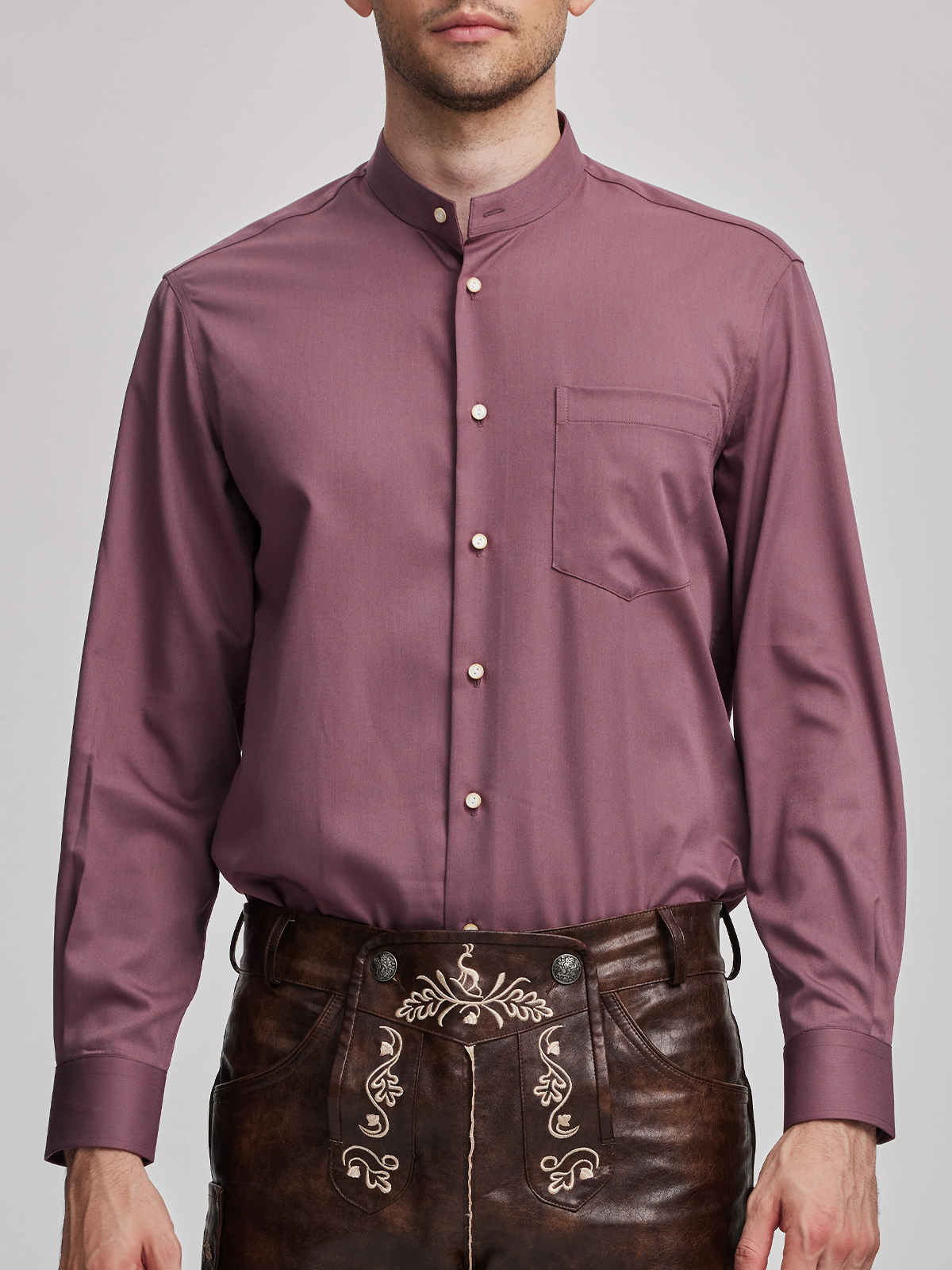 Gelbes Dirndl mit rosa Bluse