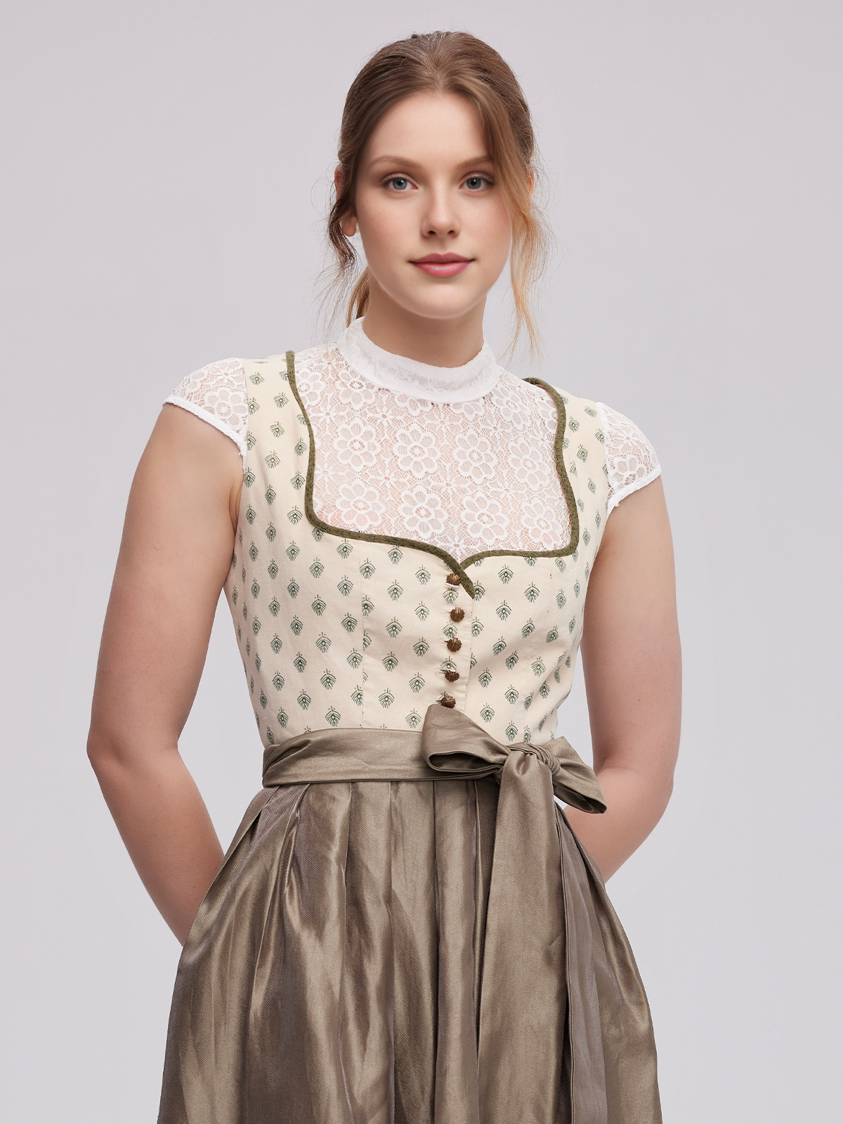 Modernes Dirndl in Gelb mit Langarmbluse