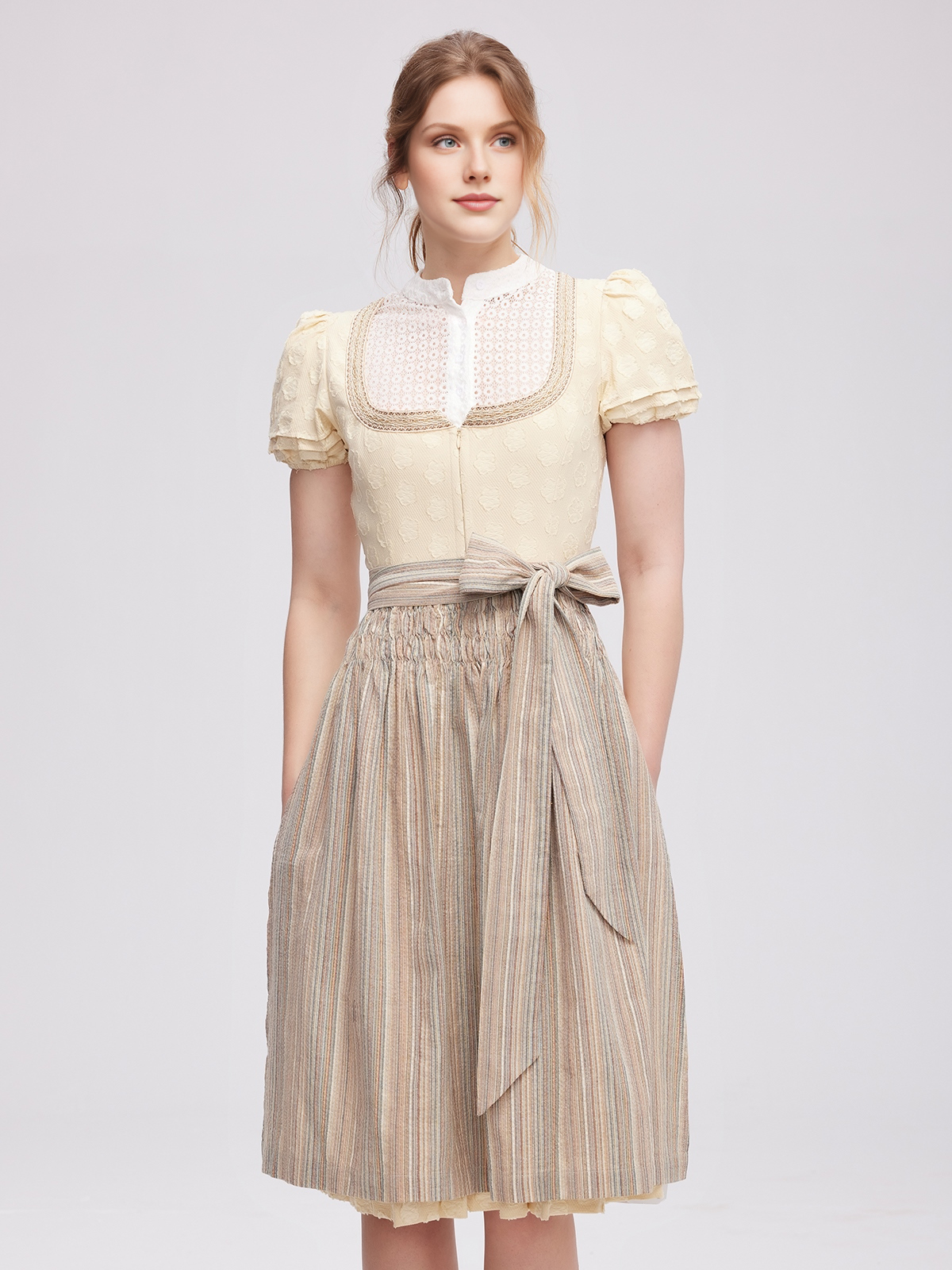 Dirndl in Gelb