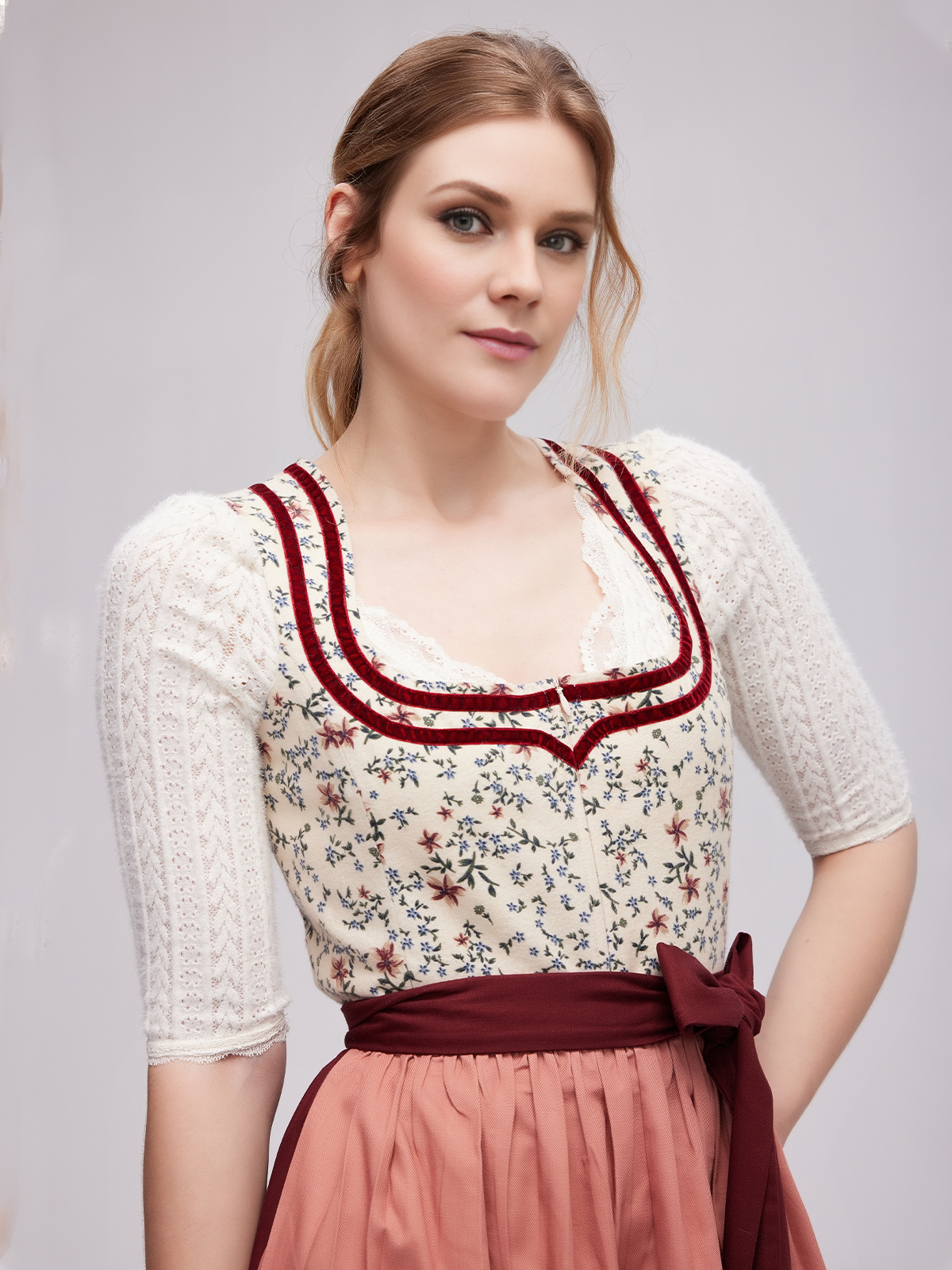 Dirndl Schwarz Rot Spitze