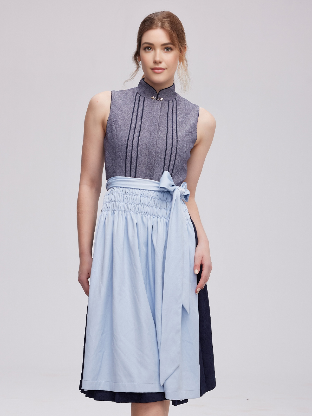 Elegantes graues Dirndl