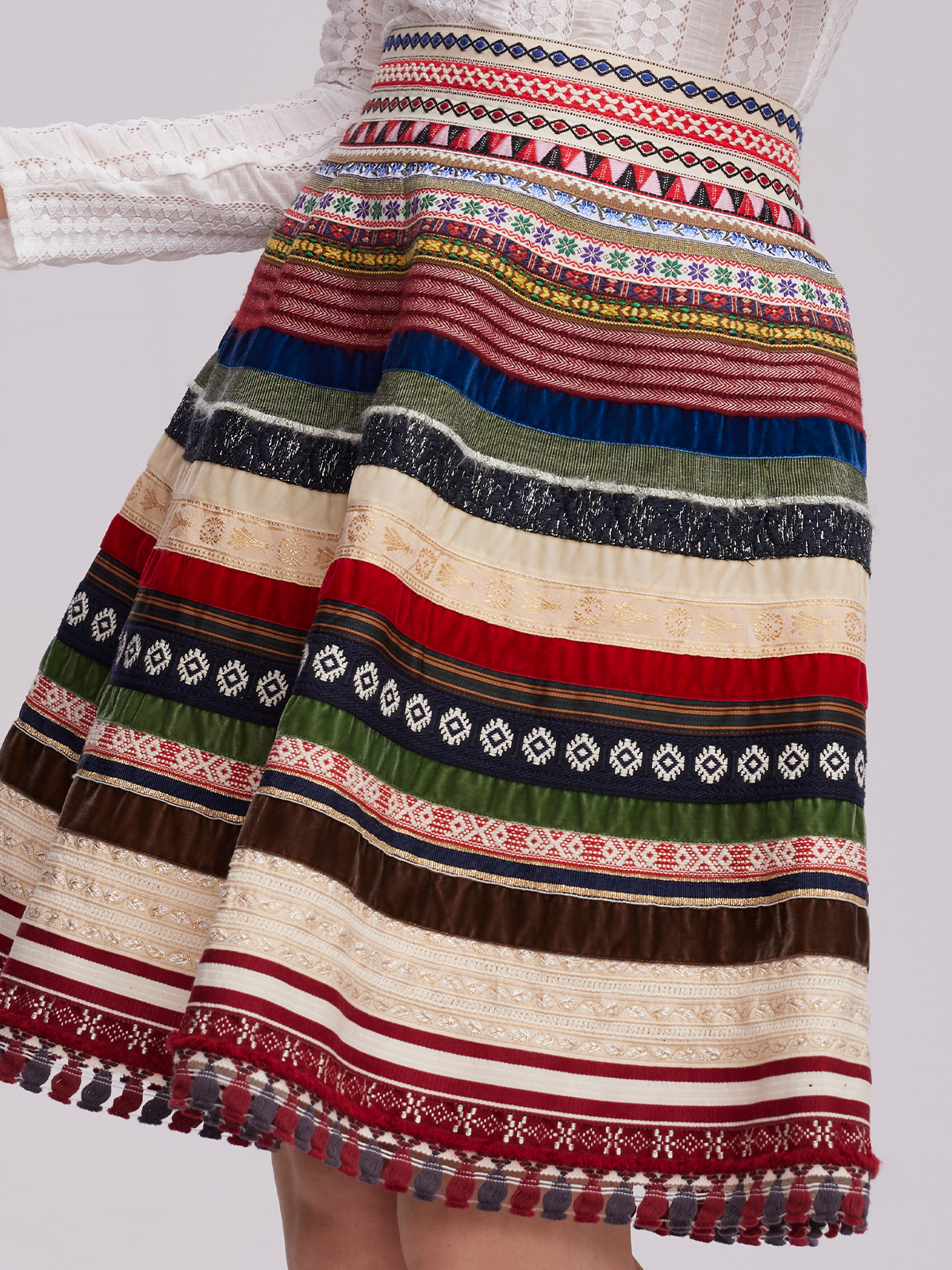 Dirndl mit roter Langarmbluse