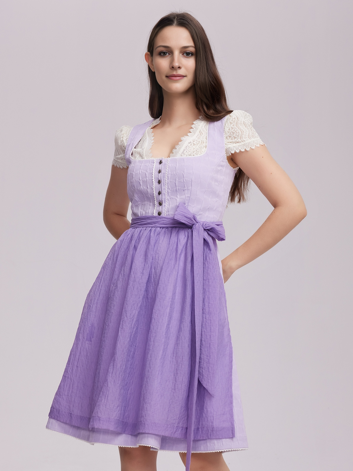 Dirndl in lila – ein Blickfang für jeden Anlass