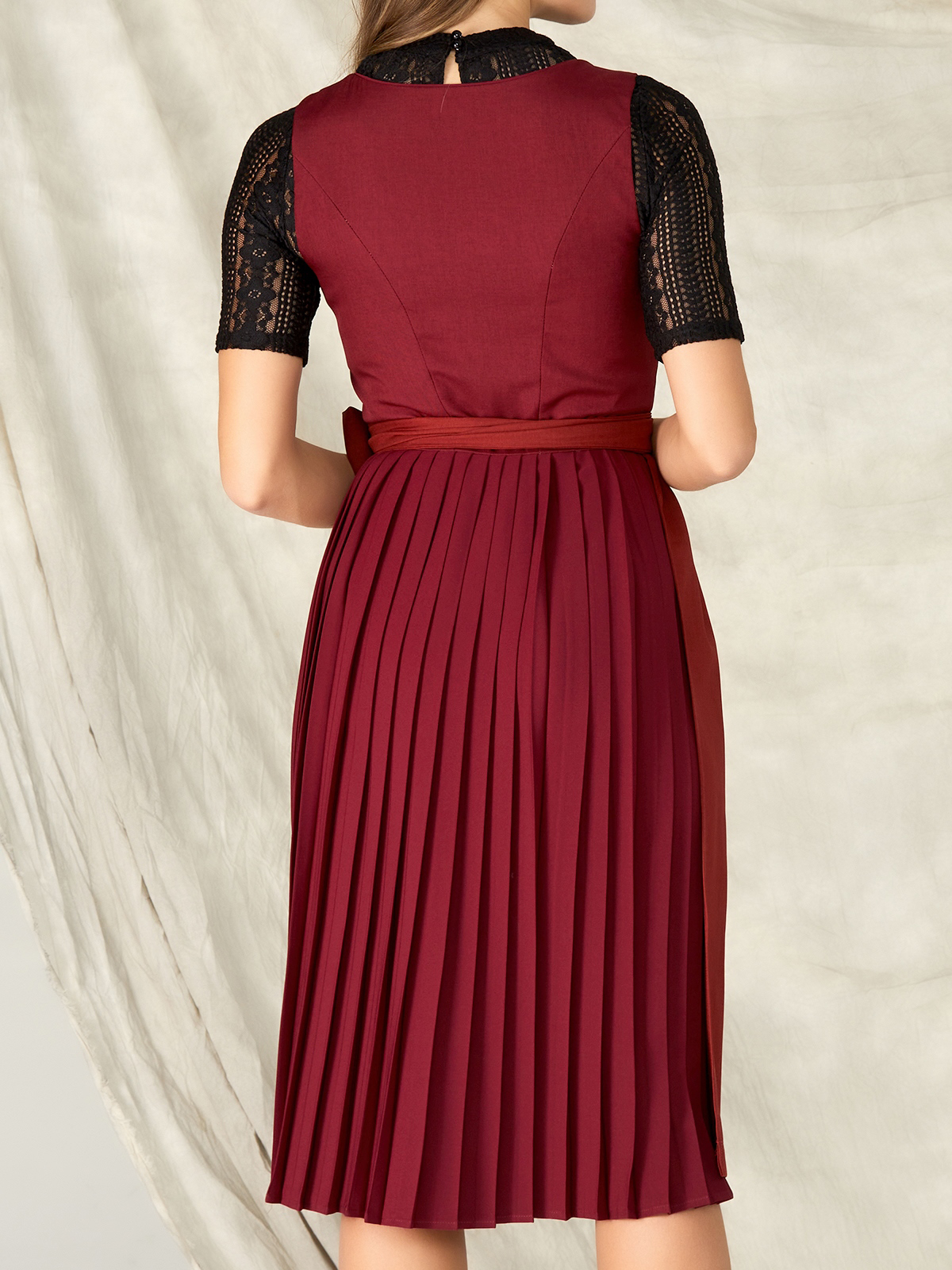 Dirndl Dunkelgrün – Eleganz und Tradition