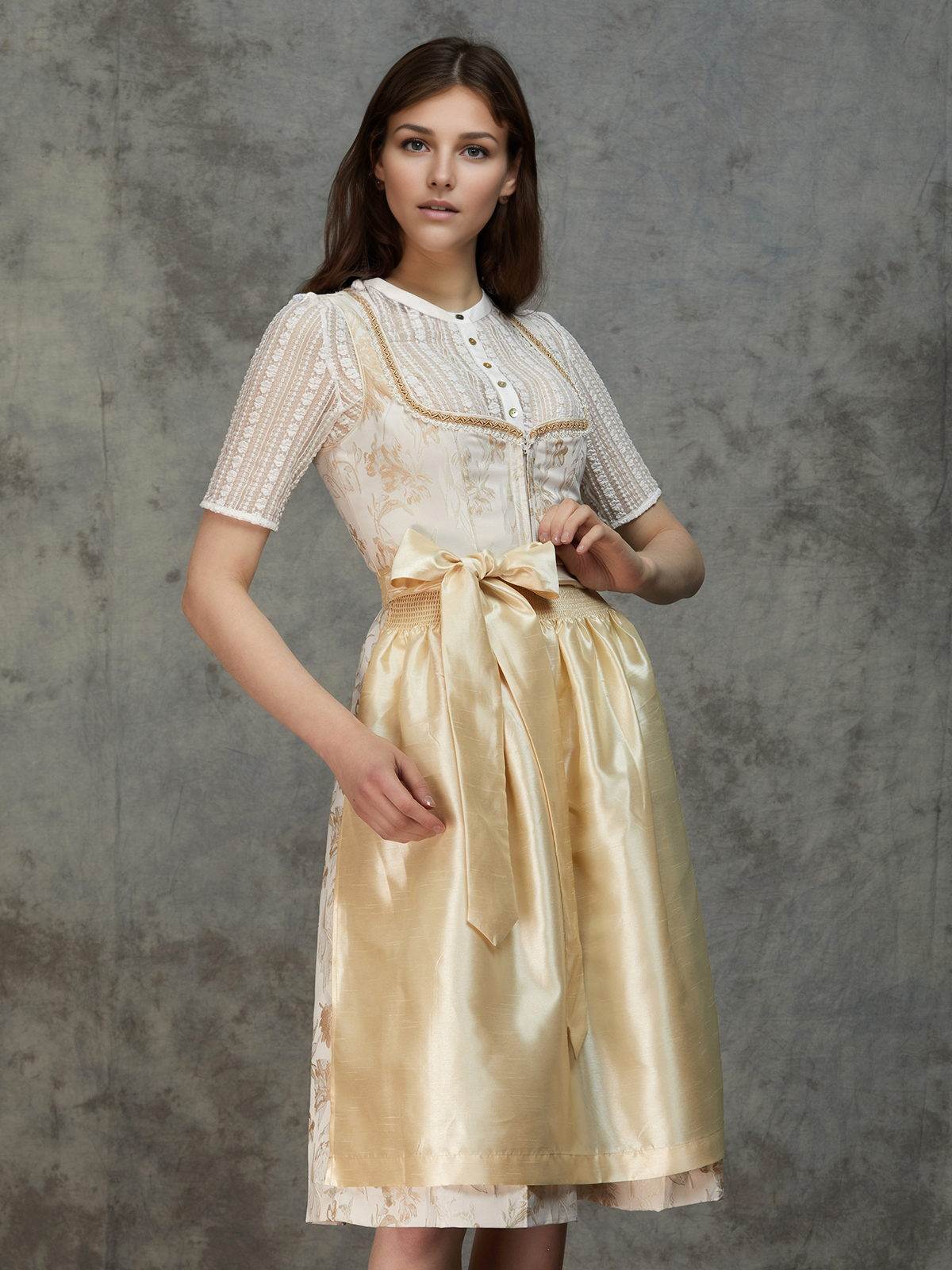 Modernes Dirndl in Gelb