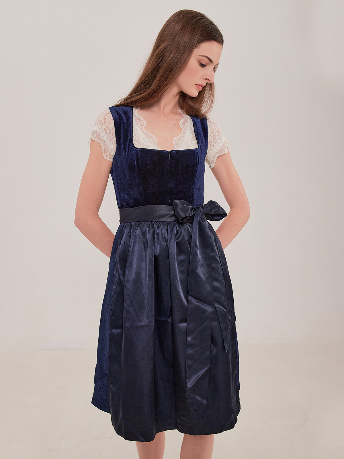 Langarm Dirndl Bluse in Blau
