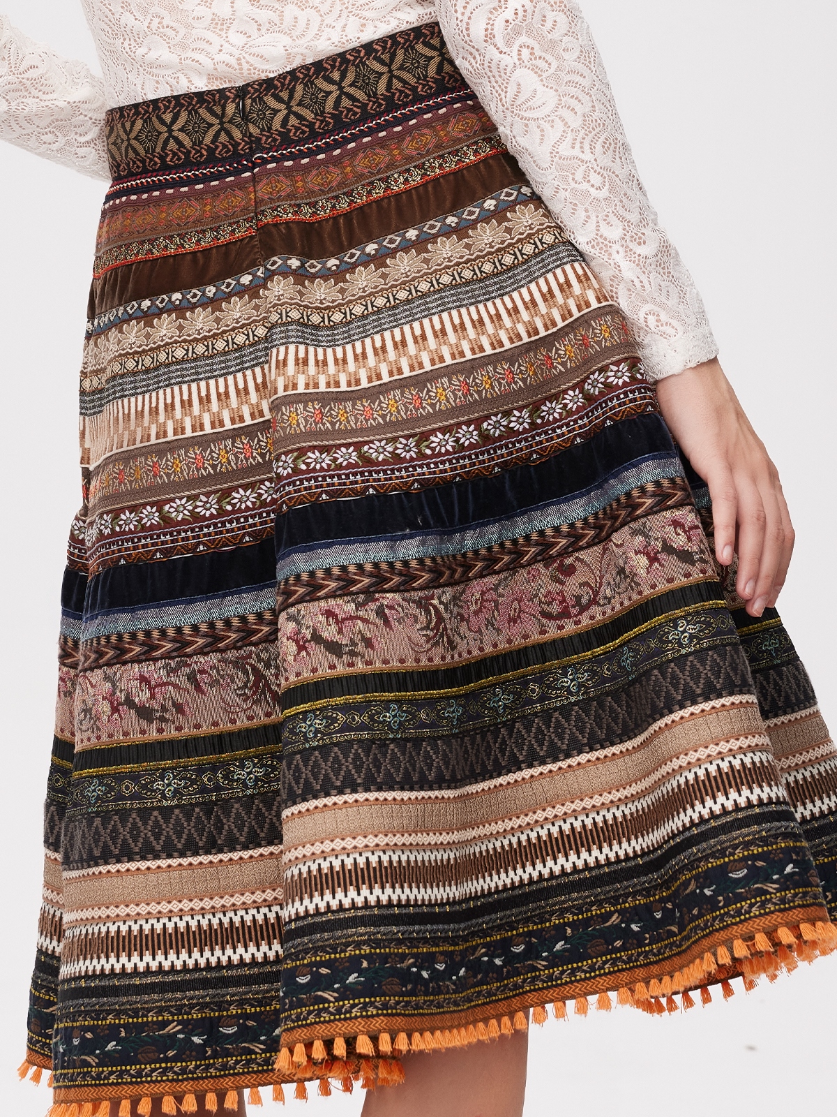 Dirndl in Braun mit modernem Schnitt