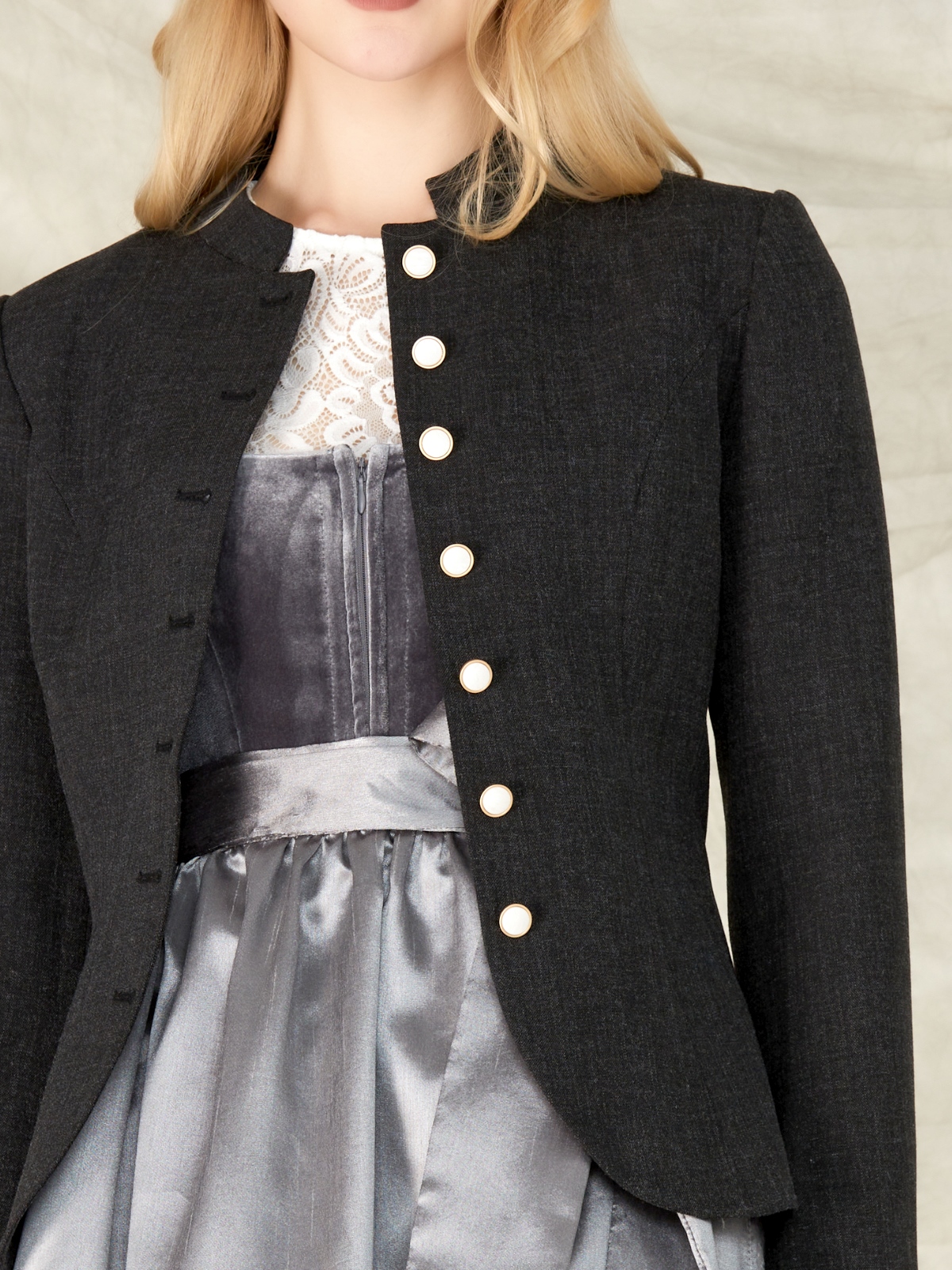 Elegante Langarm Dirndlbluse in Schwarz