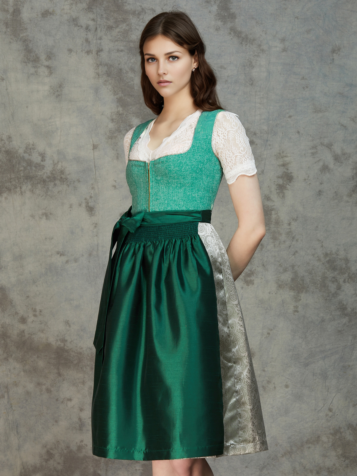 Schwarz Rotes Dirndl mit blauen Akzenten