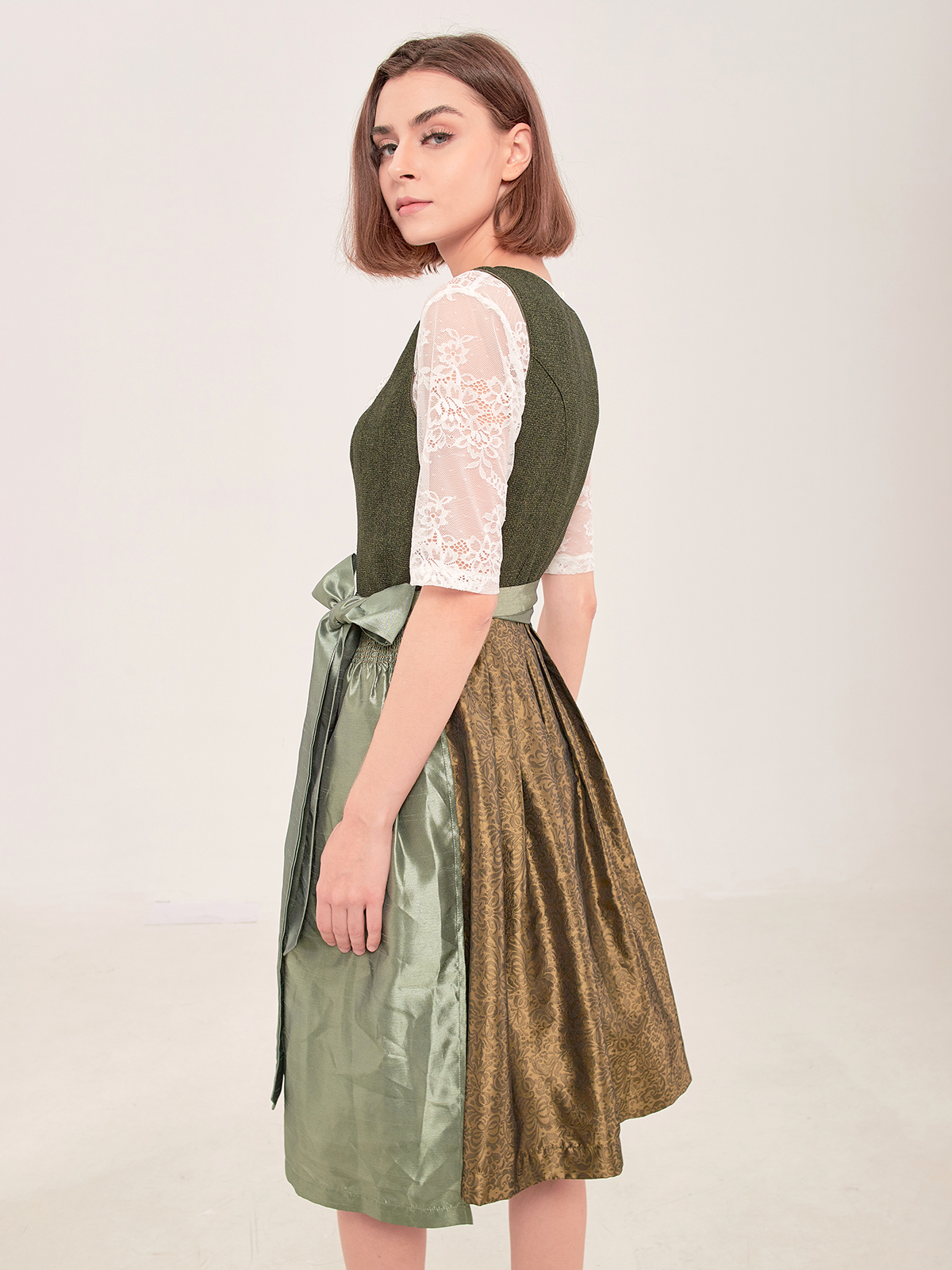 Dirndl mit geradem Ausschnitt in Grün