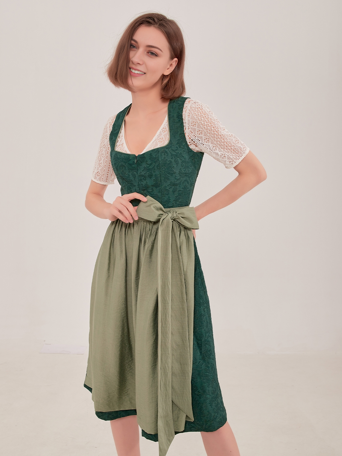 Moderne Dirndl-Kleider in Grün