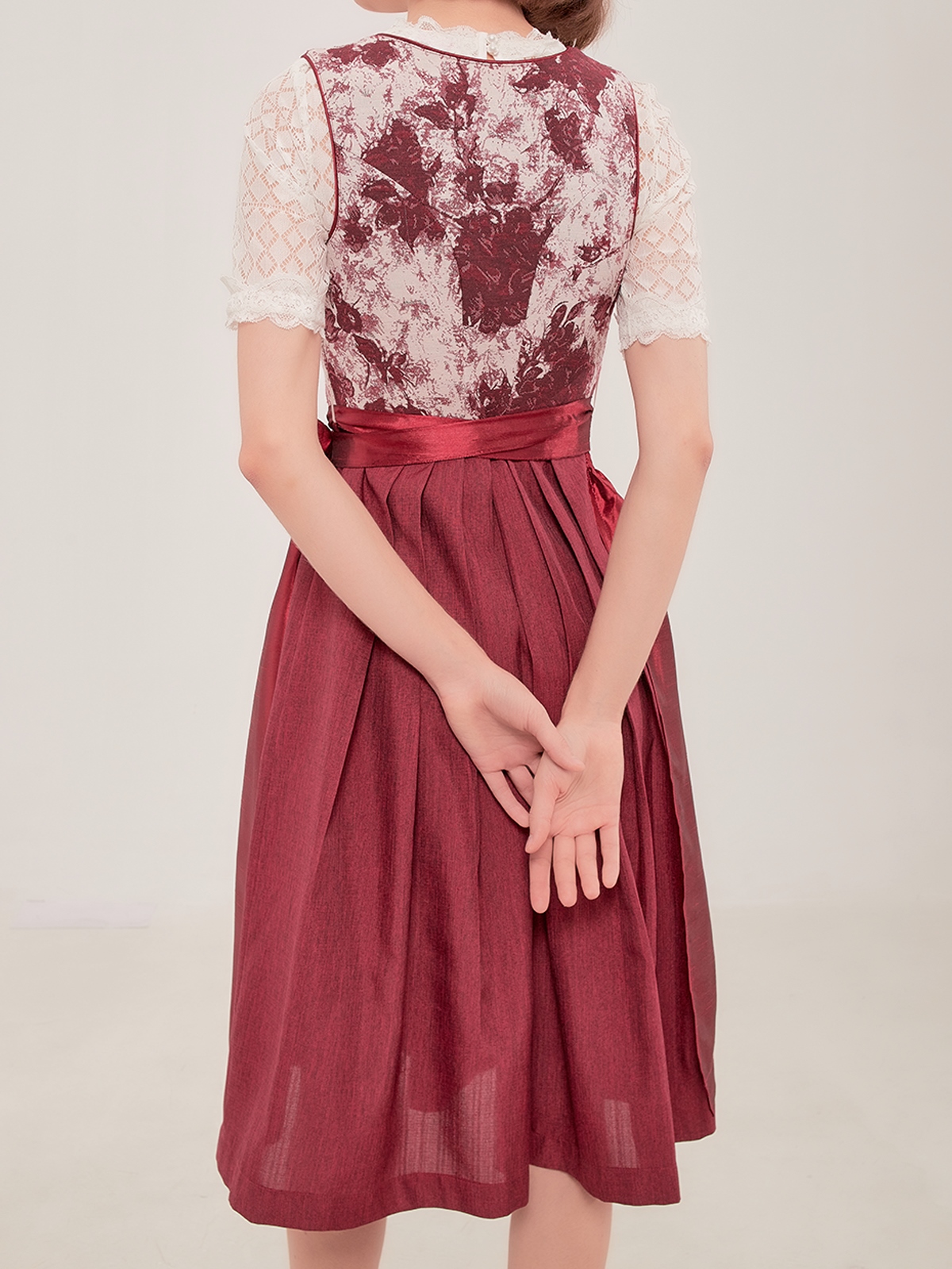Blaues Dirndl in eleganter Ausführung