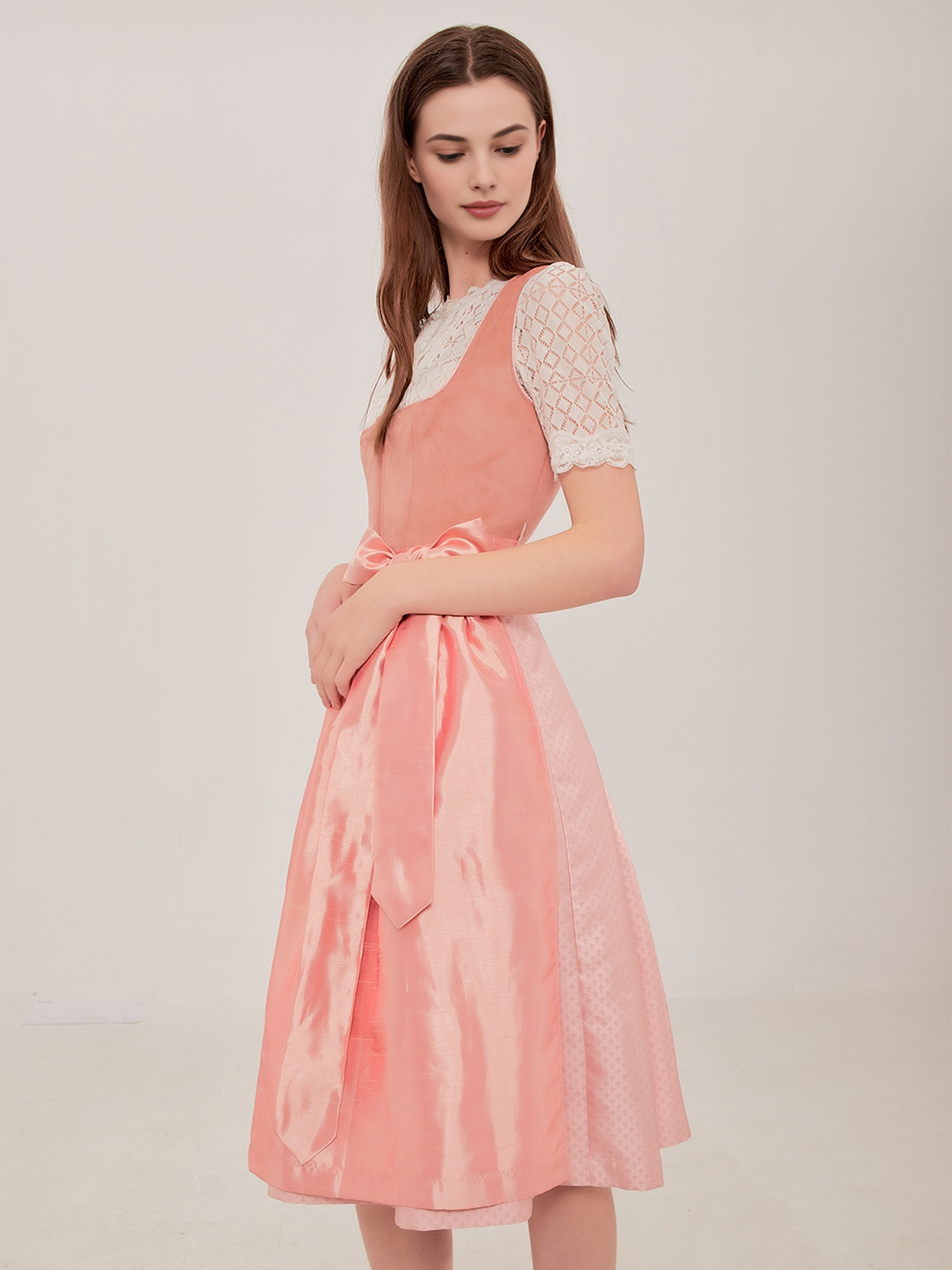 Dirndl mit geradem Ausschnitt in Rosa