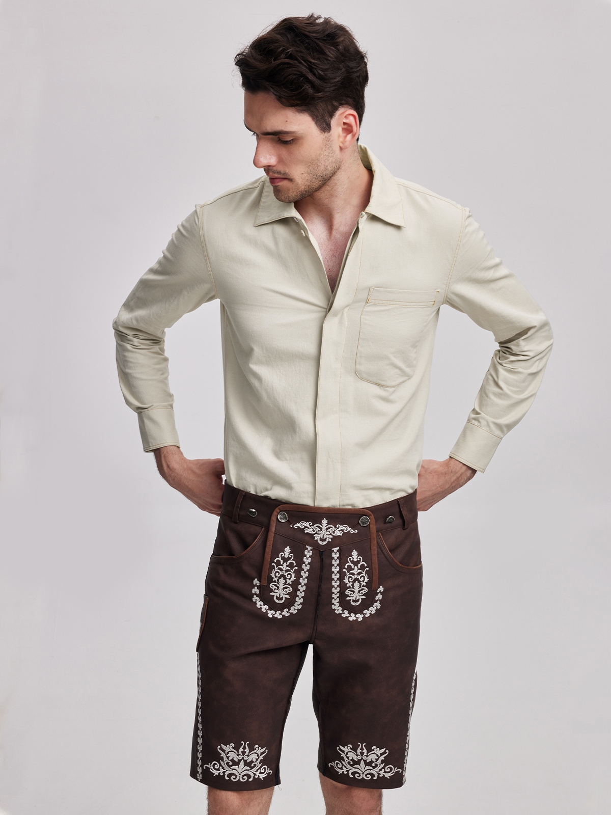 Modernes Dirndl in Beige