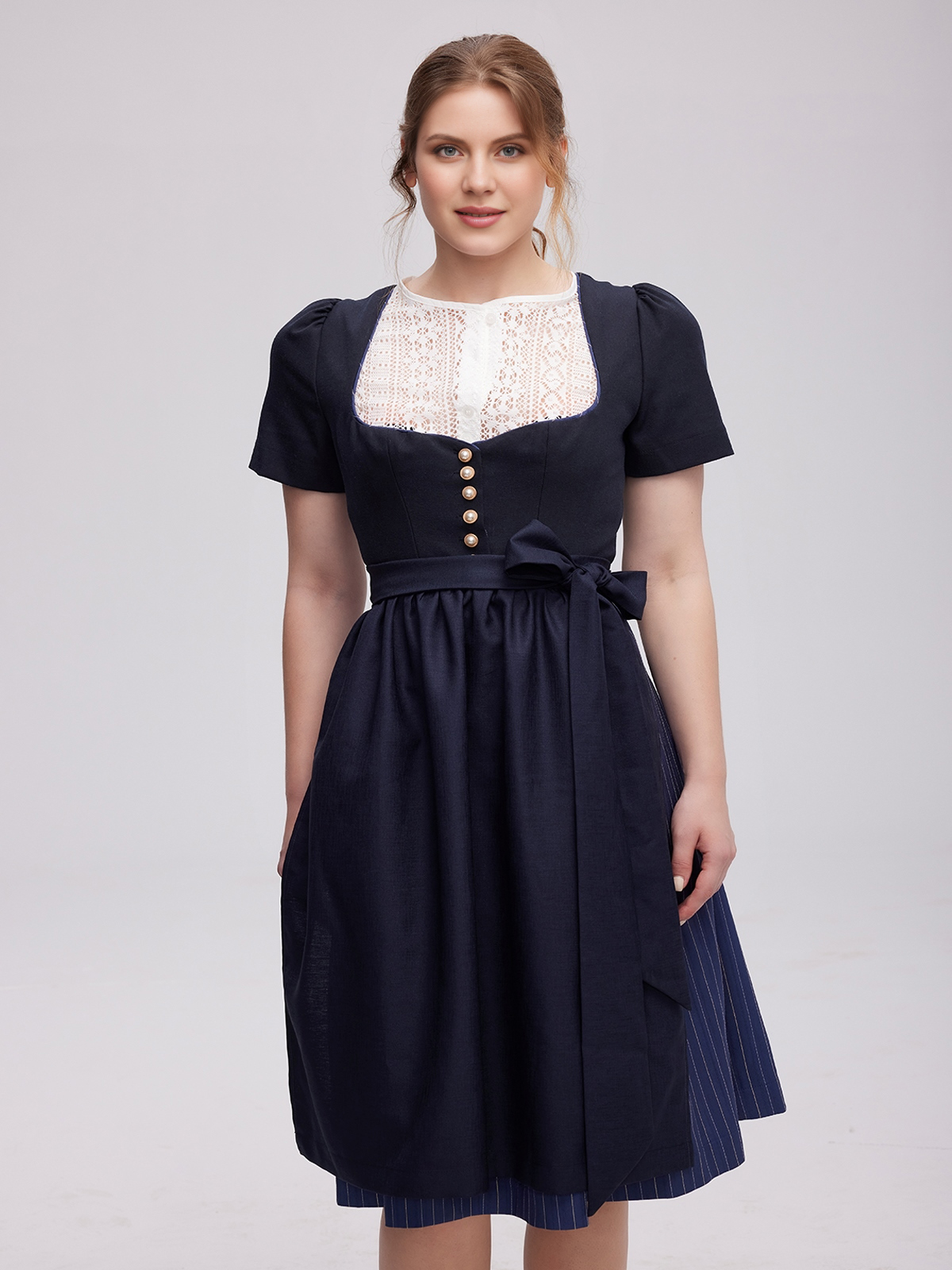 Modernes Dirndl in Blau