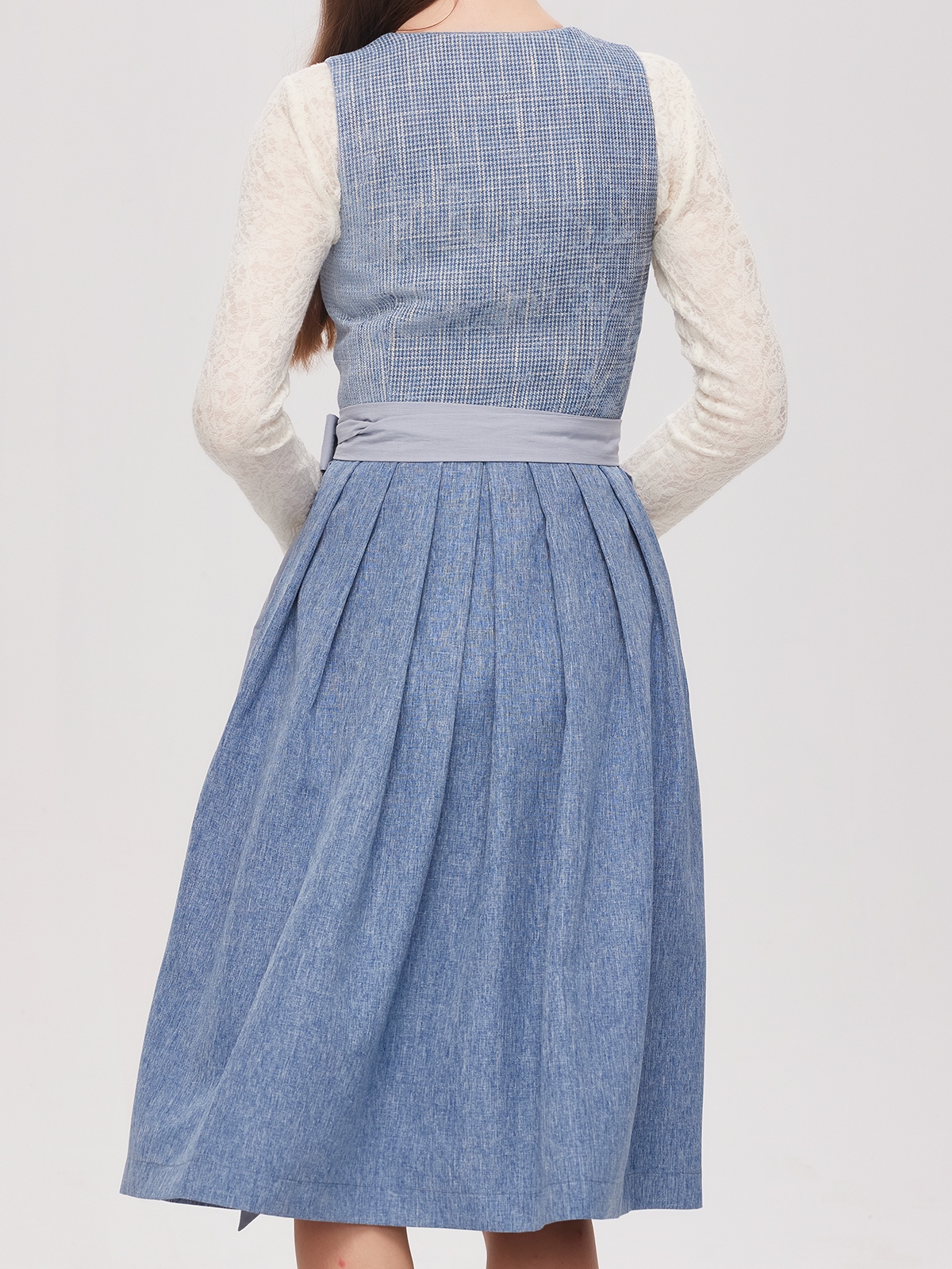 Moderne Dirndlbluse in Blau