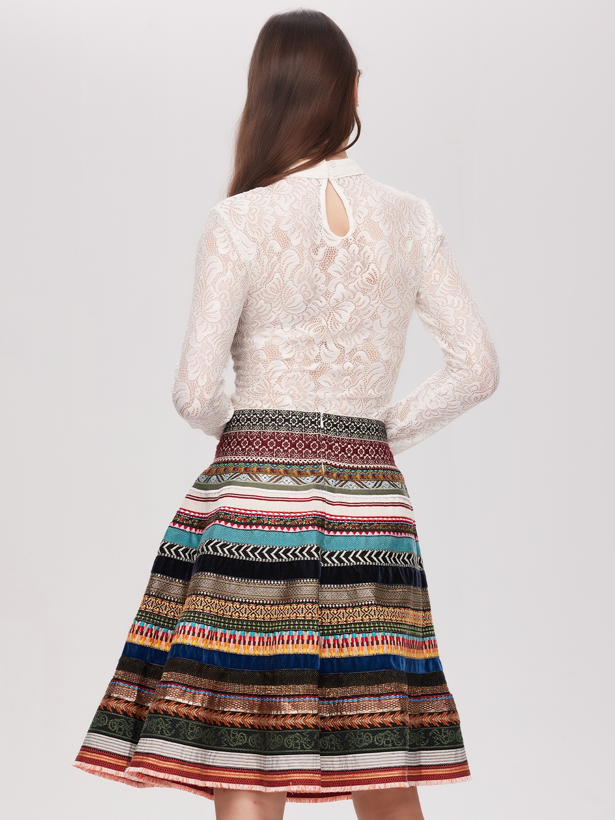Schwarzes Dirndl mit eleganter Bluse