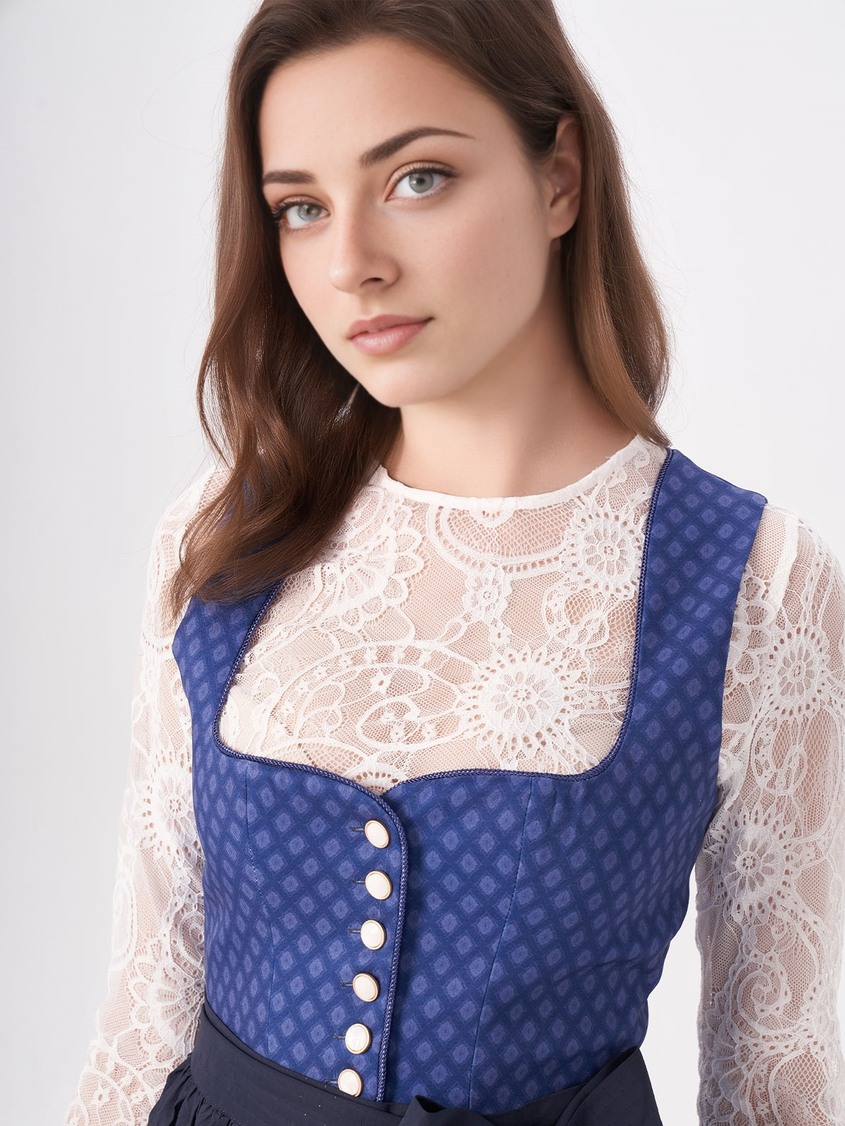 Elegantes weißes Dirndl mit blauen Akzenten