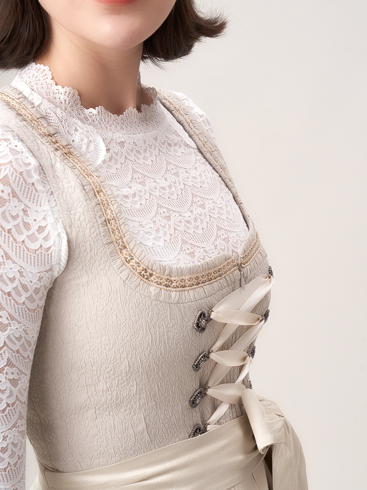 Dirndl Dunkelgrün in edlem Samt