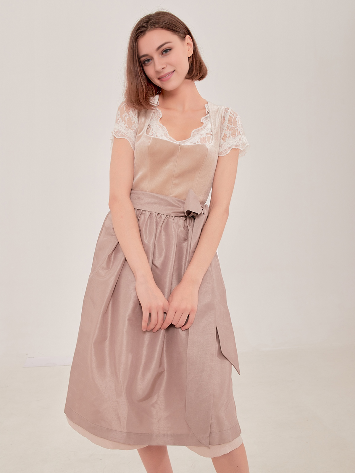 Dirndl mit Ausschnitt in Braun