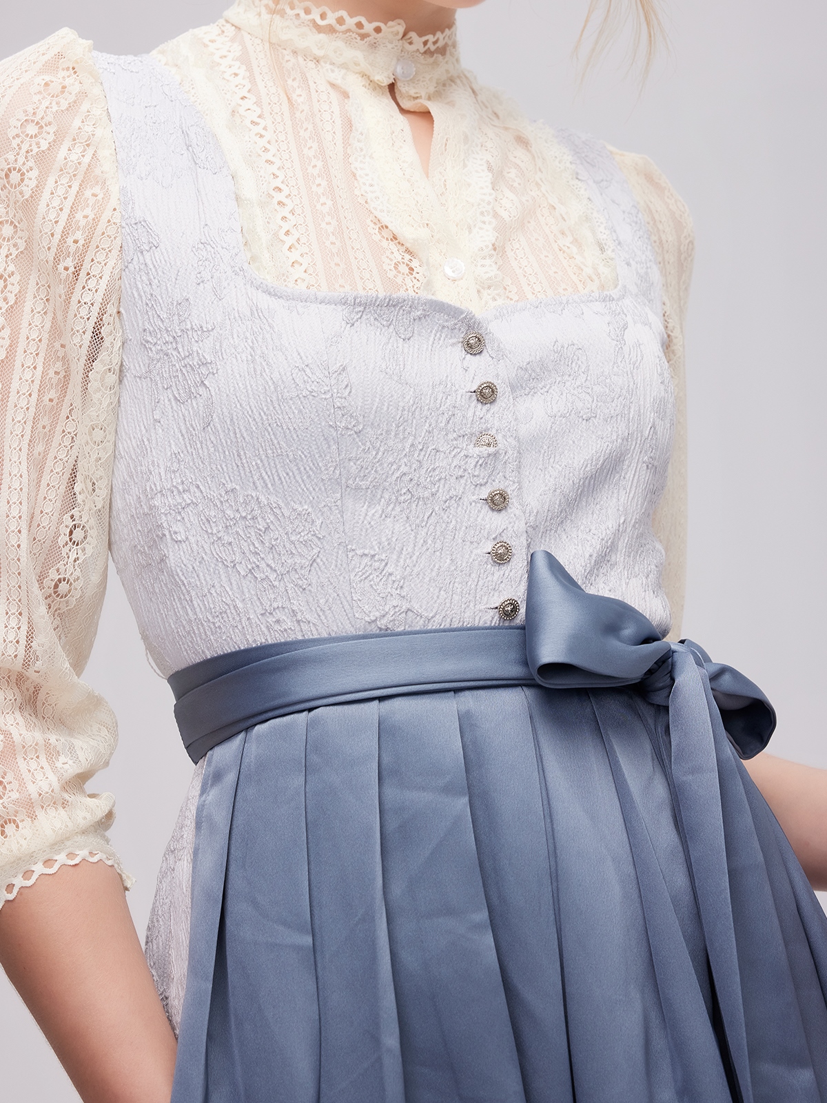 Dirndl in Blau – ein zeitloser Klassiker