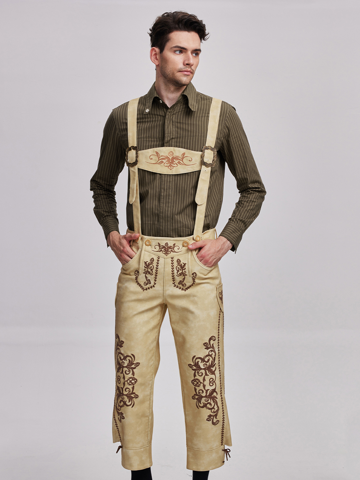 Moderne Dirndlbluse mit V-Ausschnitt