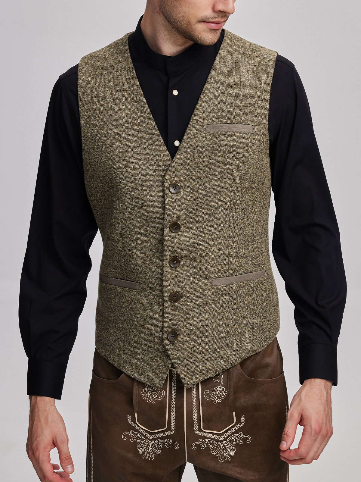 Moderne Dirndlblusen hochgeschlossen in Gelb